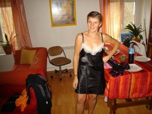 Nadjah femme libertine Saint-Renan, 29
